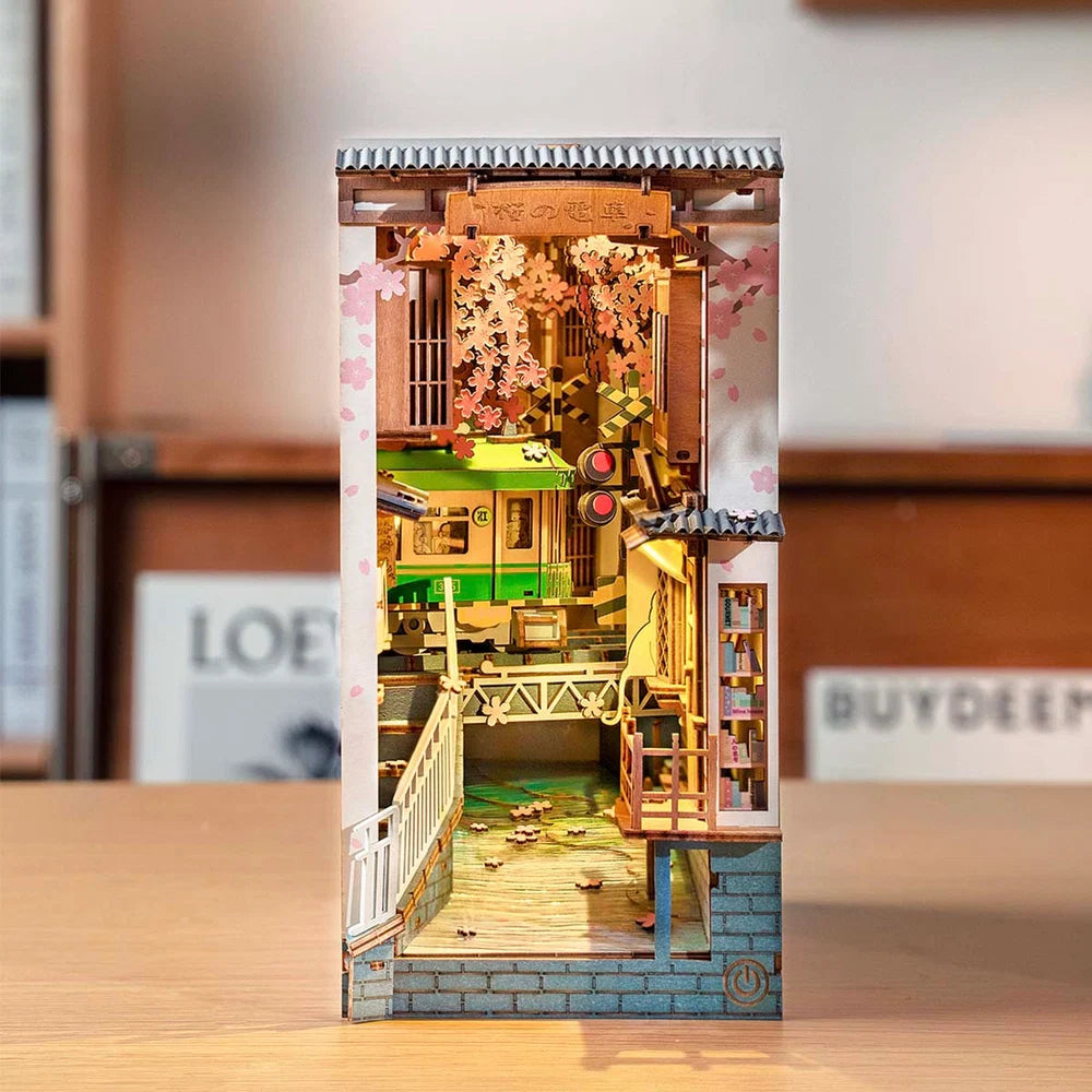 Sakura Densya - Separador de libros  - Maqueta Armable